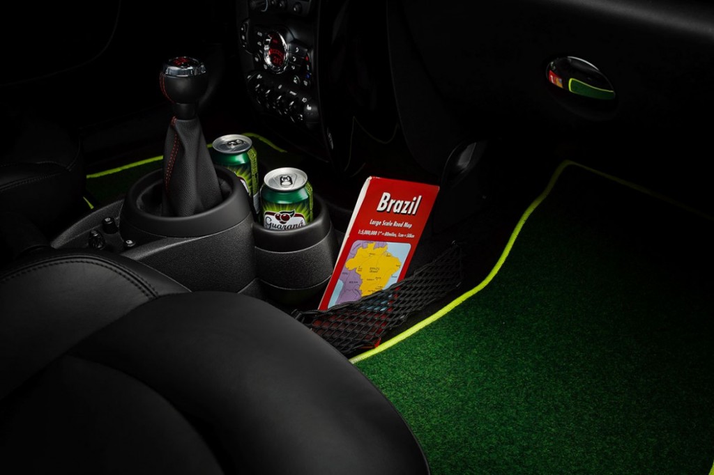 MINI 推出2014巴西世界杯特別版—— MINI Paceman GoalCooper 2 MINI 推出2014巴西世界杯特別版—— MINI Paceman GoalCooper 2
