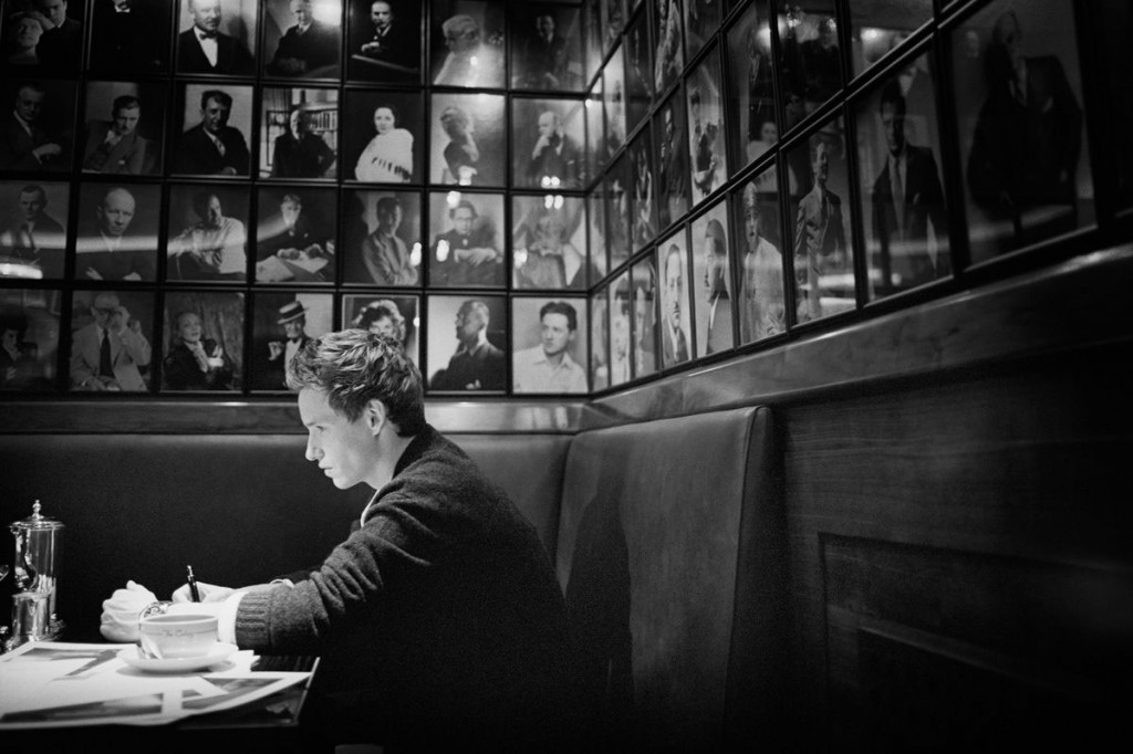 MR PORTER 找來英國影星Eddie Redmayne 打造造型專題 1