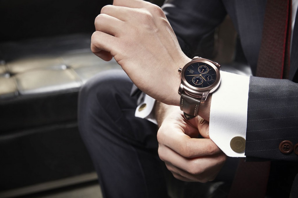 LG 發布首款全金屬智能腕錶：Urbane 4
