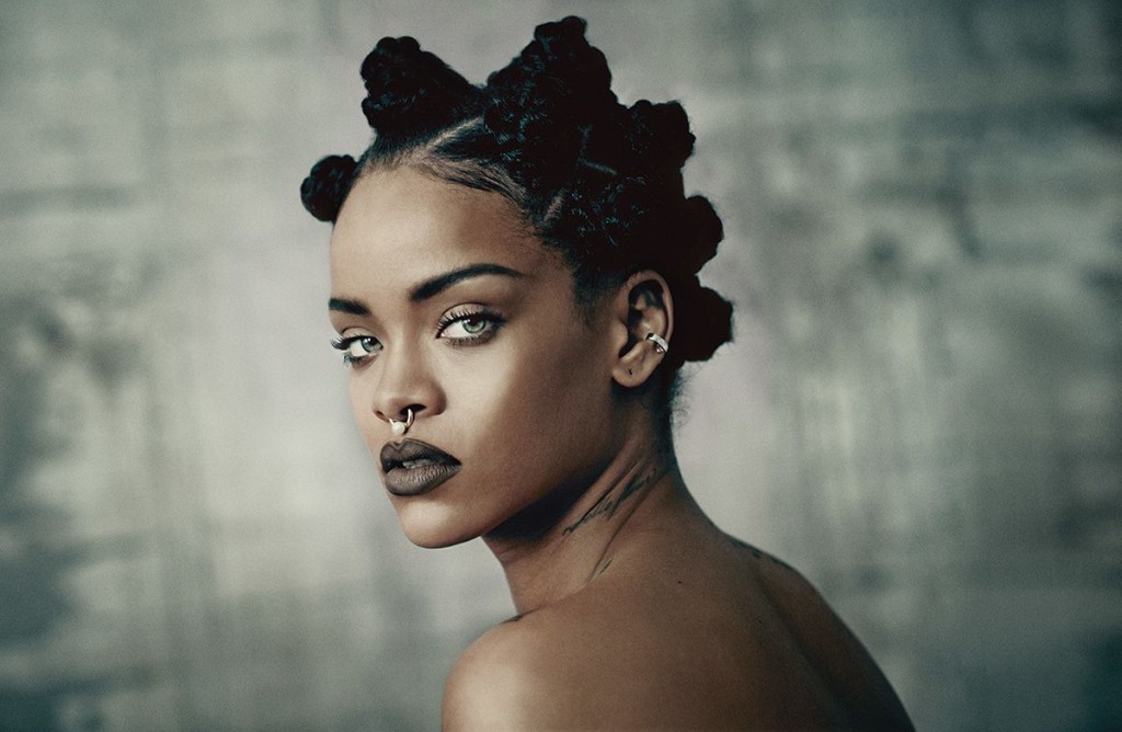 Rihanna 榮登《i-D Magazine》 全新音樂特刊封面，完整版造型特輯亮相 4